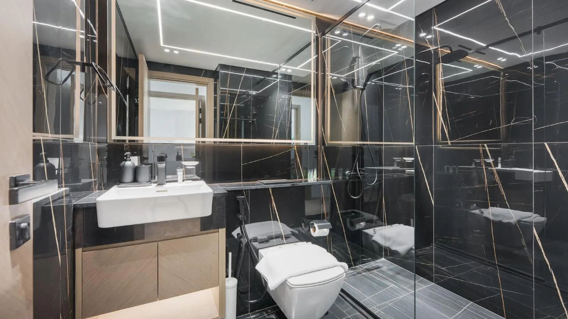 Lovely Apartment In Binghatti Corner That Sleeps 4 Dubai 0*,  Verenigde Arabische Emiraten