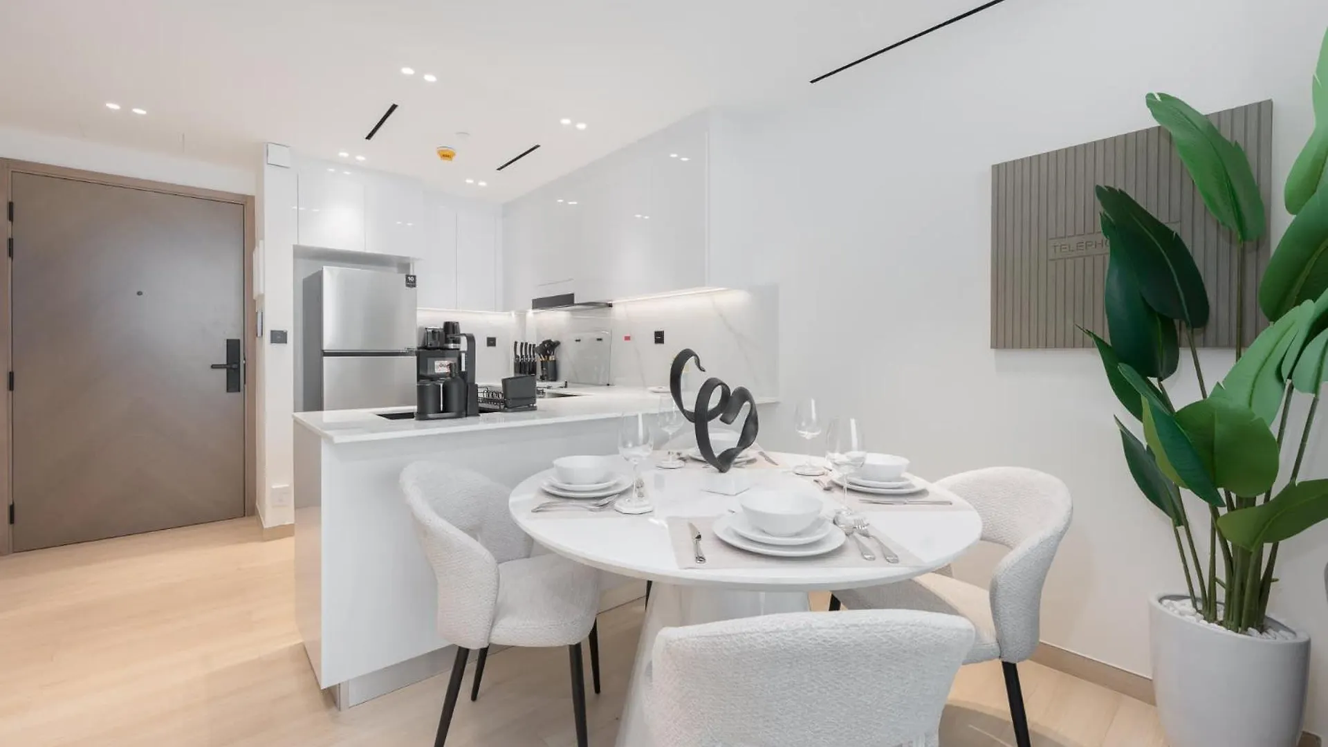 Lovely Apartment In Binghatti Corner That Sleeps 4 Dubai