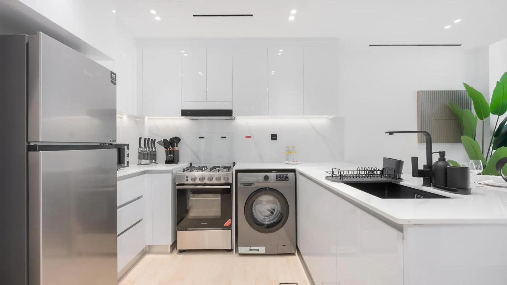 Lovely Apartment In Binghatti Corner That Sleeps 4 Dubai