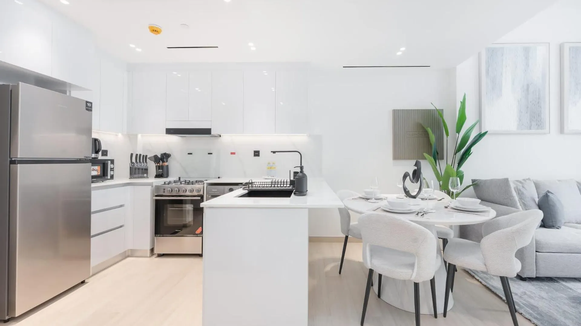 Lovely Apartment In Binghatti Corner That Sleeps 4 Dubai United Arab Emirates